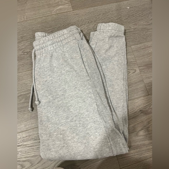 Aritzia grey TNA sweat pants xxs - Picture 1 of 5